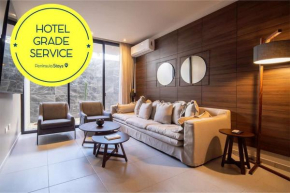 PENINSULA STAYS 2 BR Designer Apartment & 200 MB FAST WIFI New Listing!